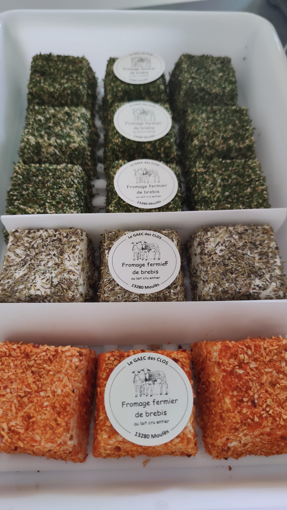 foin de Crau AOP Moules-vente d'agneau Arles-foin de Crau Moules-coffret cadeau Arles-fromage Camargue-elevage de brebis dans la Crau-vente de viande d'agneau Alpilles