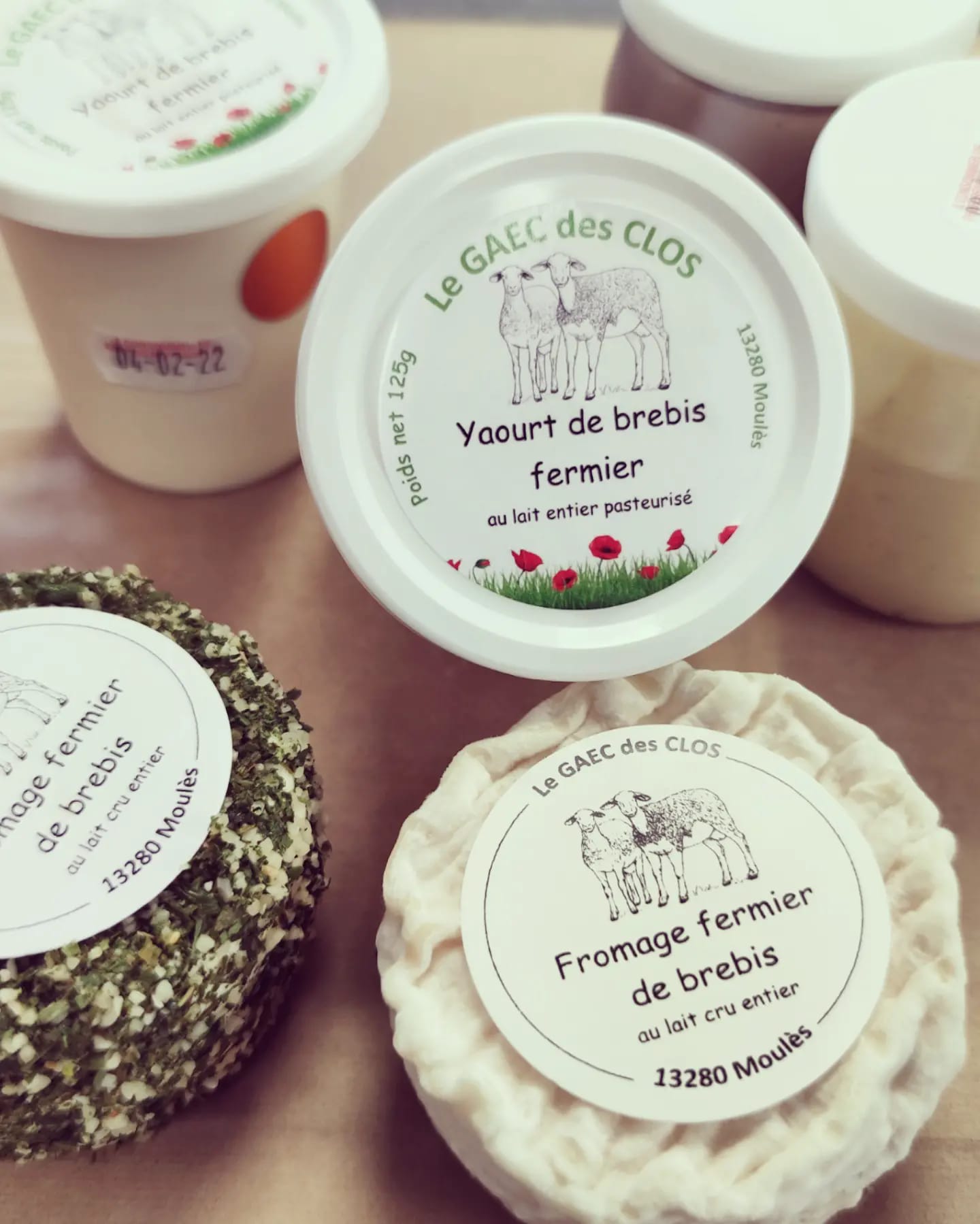 foin de Crau AOP Moules-vente d'agneau Arles-foin de Crau Moules-coffret cadeau Arles-fromage Camargue-elevage de brebis dans la Crau-vente de viande d'agneau Alpilles